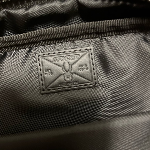 Like new black Spyder messenger cross body iPad nylon bag adjustable strap - Picture 10 of 15